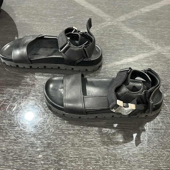 Woman Prada sandals - Picture 2 of 4